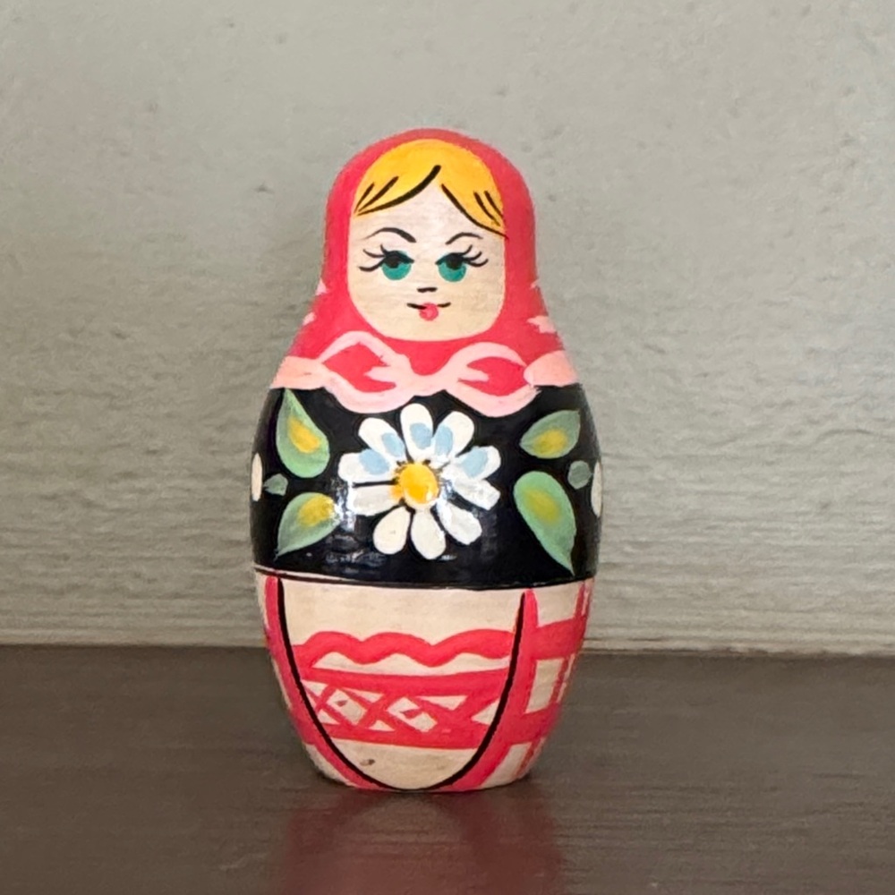 🩷 The CUTEST-EVER! 5 Colorfully Painted Nesting Dolls for a Room/Shelf Display! - Picture 4 of 9